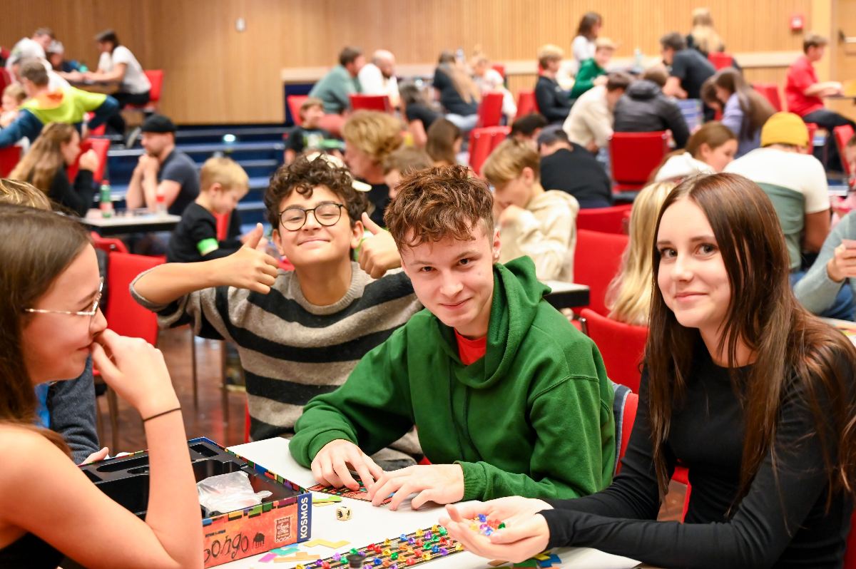 Volle Spieltische im Congress Center Villach